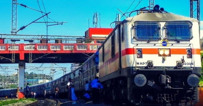 रेलवे की अनोखी पहल, मूकबधिर यात्रियों को सांकेतिक भाषा में मिलेगी ट्रेन की अपडेट
