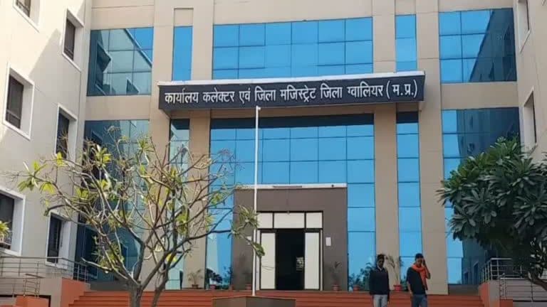 शासकीय अभिलेखों में हेराफेरी करना पड़ा भारी, रिकॉर्ड रूम के दो कर्मचारियों एवं एक अन्य के खिलाफ एफआईआर दर्ज