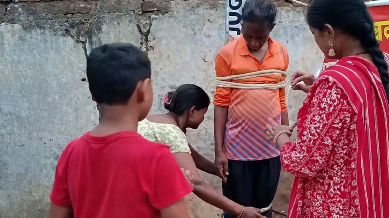 शराबी पति को खंभे से बांधा, फिर महिलाओं ने खोला मोर्चा! शराब दुकान हटाने की अनोखी मांग