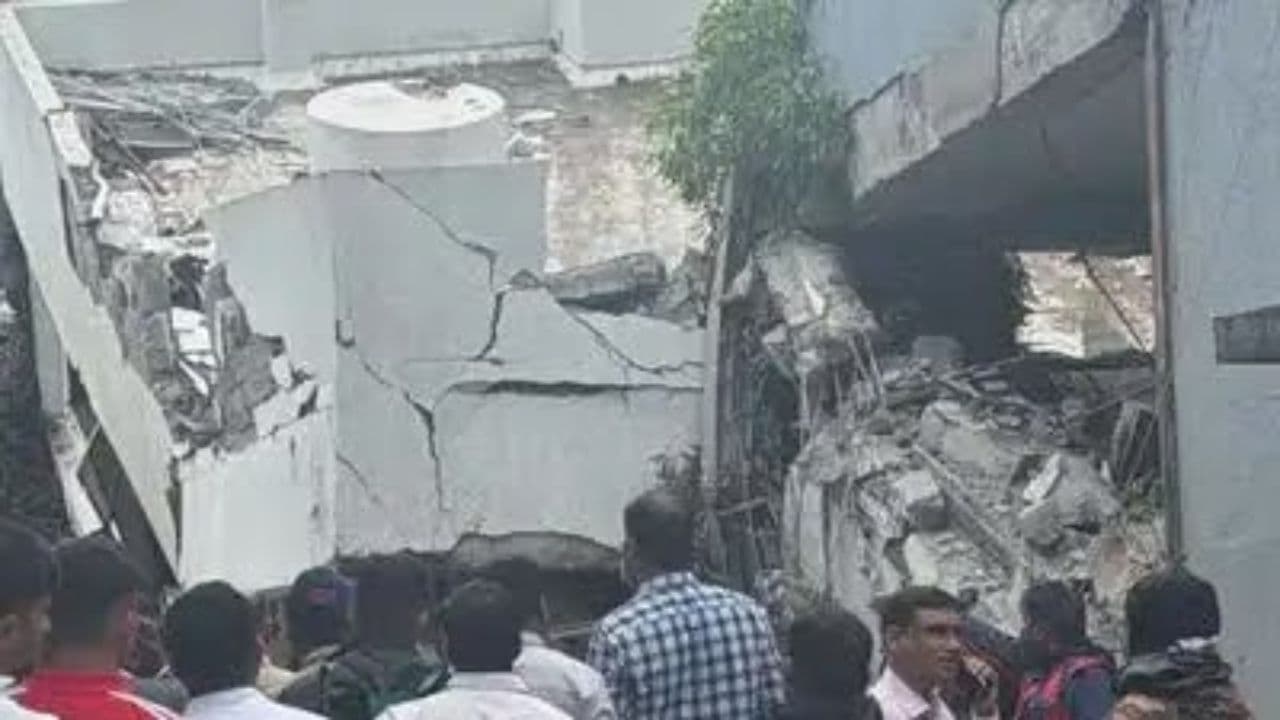 महाराष्ट्र के पिंपरी चिंचवड़ के मोशी में भरभराकर गिरी इमारत, कई लोग मलबे में दबे, रेस्क्यू जारी
