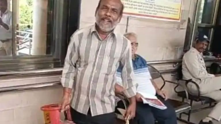 इंदौर में अनोखा मामले आया सामने! गैस की जगह सिलेंडर में निकला पानी, कलेक्टर कार्यालय की जनसुनवाई पहुंचा उपभोक्ता