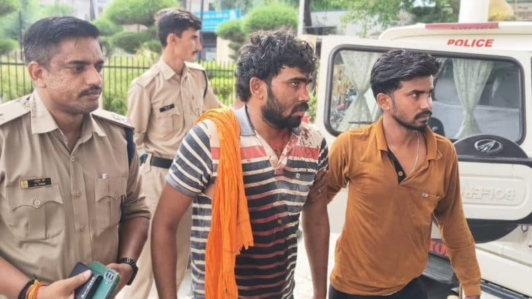 धीरेंद्र शास्त्री के भाई शालिग्राम गर्ग पर मारपीट और गोली मारने का आरोप, युवक घायल, जांच में जुटी पुलिस