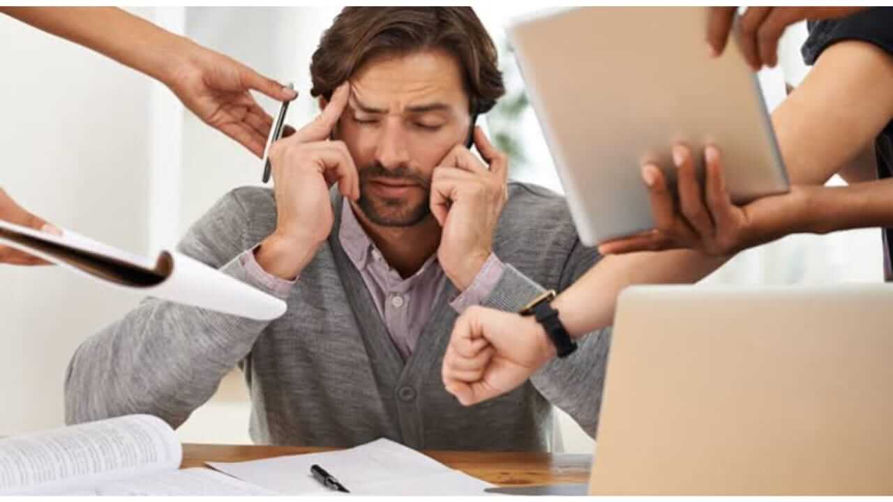 तुम्हालाही ऑफिसमध्ये ताण येतो का? ‘या’ टिप्स फॉलो करा