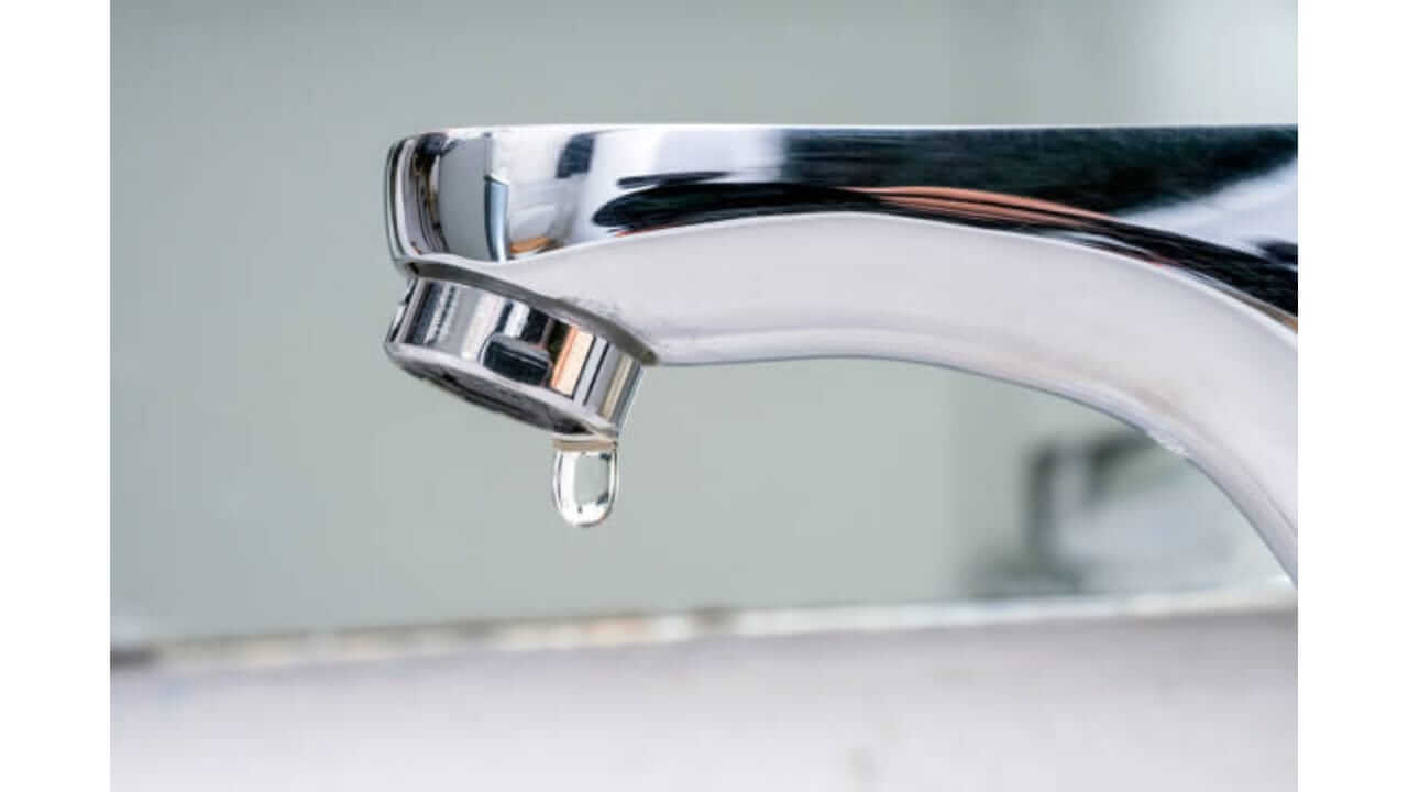 घरातील नळ गळतोय, उद्भवू शकतो वास्तुदोष जाणून घ्या परिणाम…