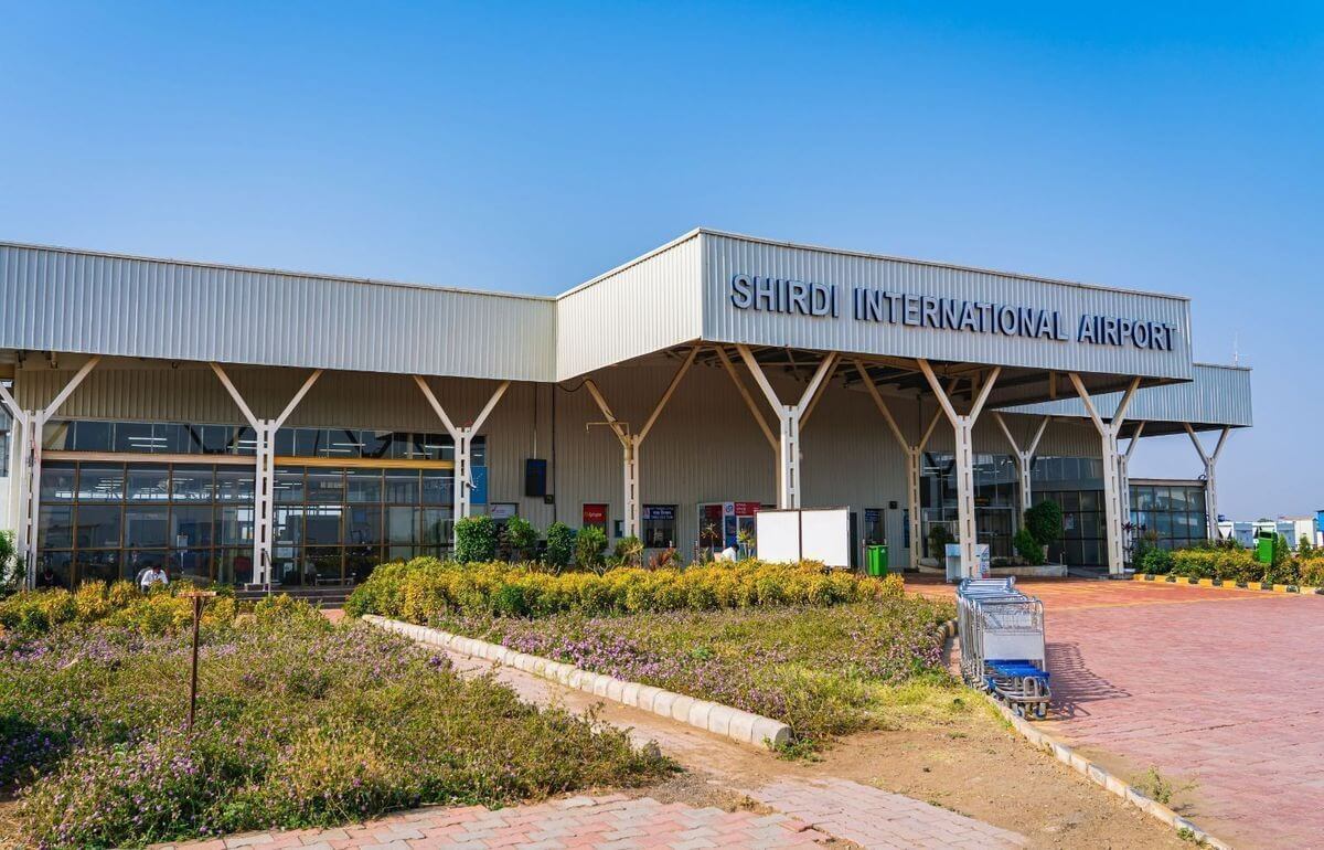 कुंभमेळ्याच्या दृष्टीने शिर्डी येथील विमानतळाचा विस्तार लवकरच होणार, 8 वाहनतळ सुद्धा उभारणार