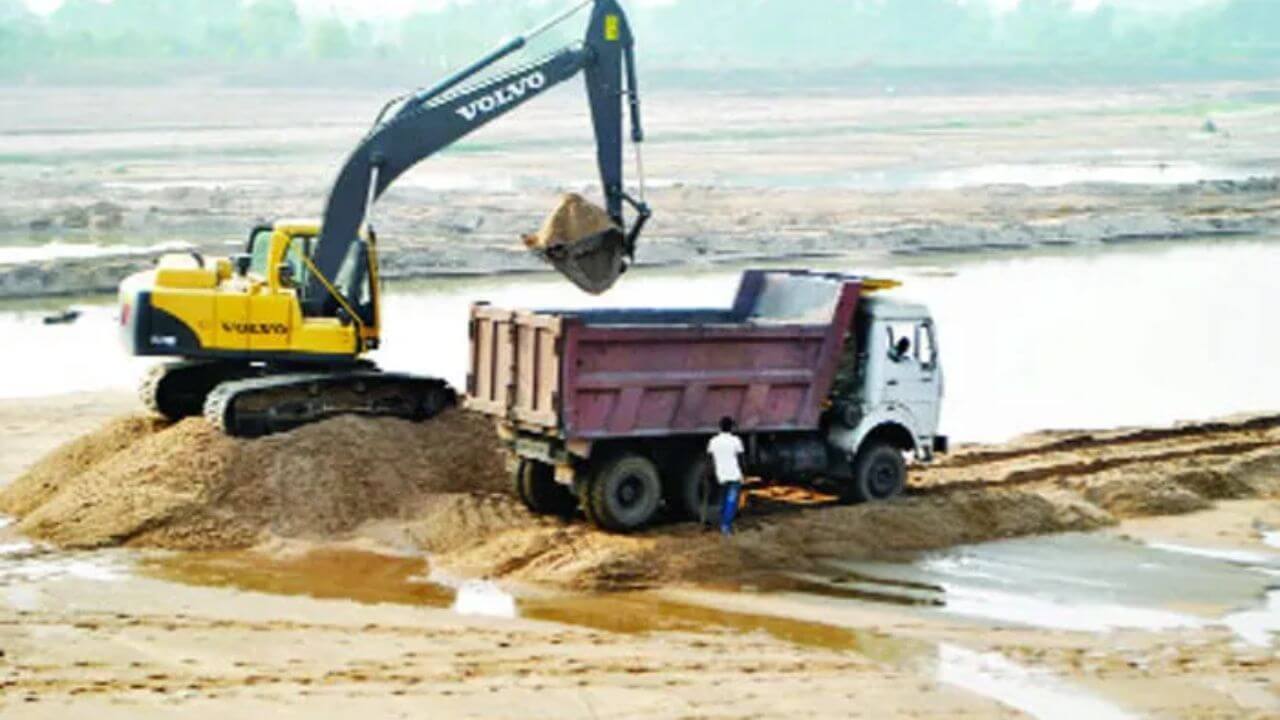 राज्यात वाळू माफीयांचा हैदोस, मंत्री आशिष जयस्वालांचा सरकारला घरचा आहेर!