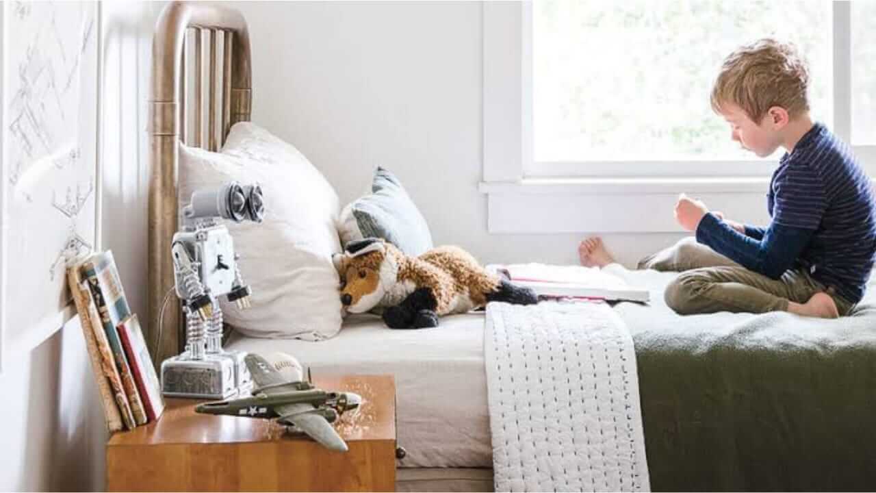 मुलांच्या खोलीत चुकूनही ‘या’ गोष्टी ठेवू नका, जाणून घ्या…