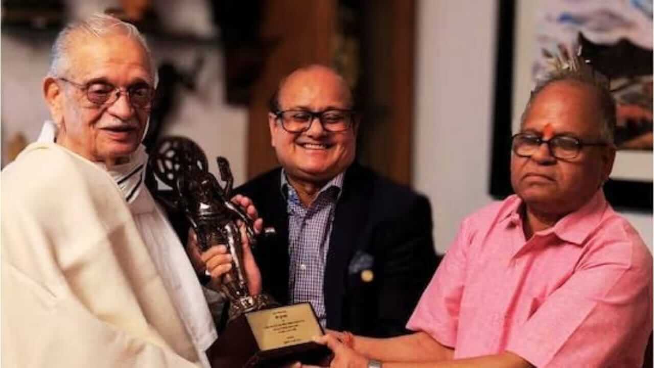 ज्येष्ठ कवी गुलजार यांना ‘ज्ञानपीठ’ पुरस्कार प्रदान