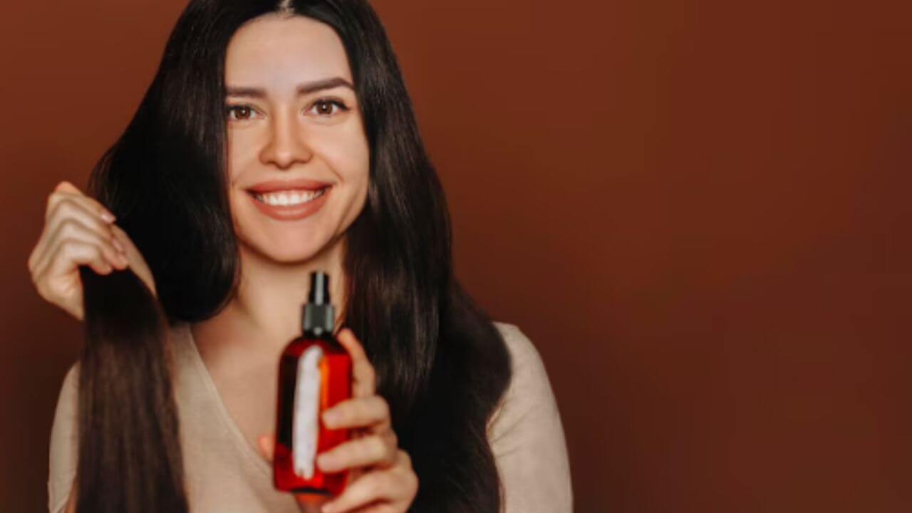 केस जाड आणि लांबलचक बनवण्यासाठी घरातच बनवा आयुर्वेदिक तेल, जाणून घ्या बनवण्याची पद्धत