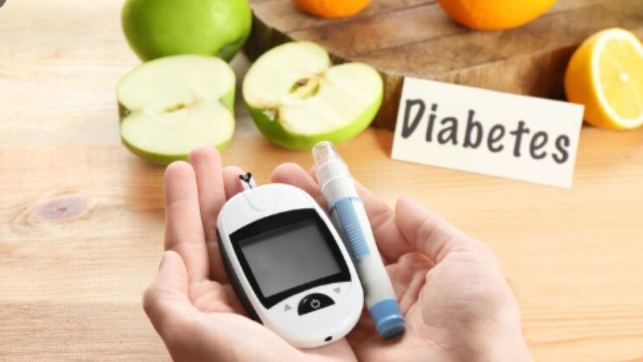 मधुमेहाच्या रुग्णांनी दररोज आहारात खा ‘हे’ पदार्थ, नियंत्रणात राहील शुगर