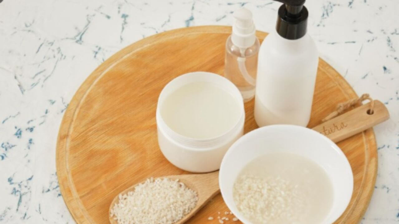 केसांना लांबलचक आणि जाड बनवते तांदळाची पेस्ट, कशी बनवायची जाणून घ्या