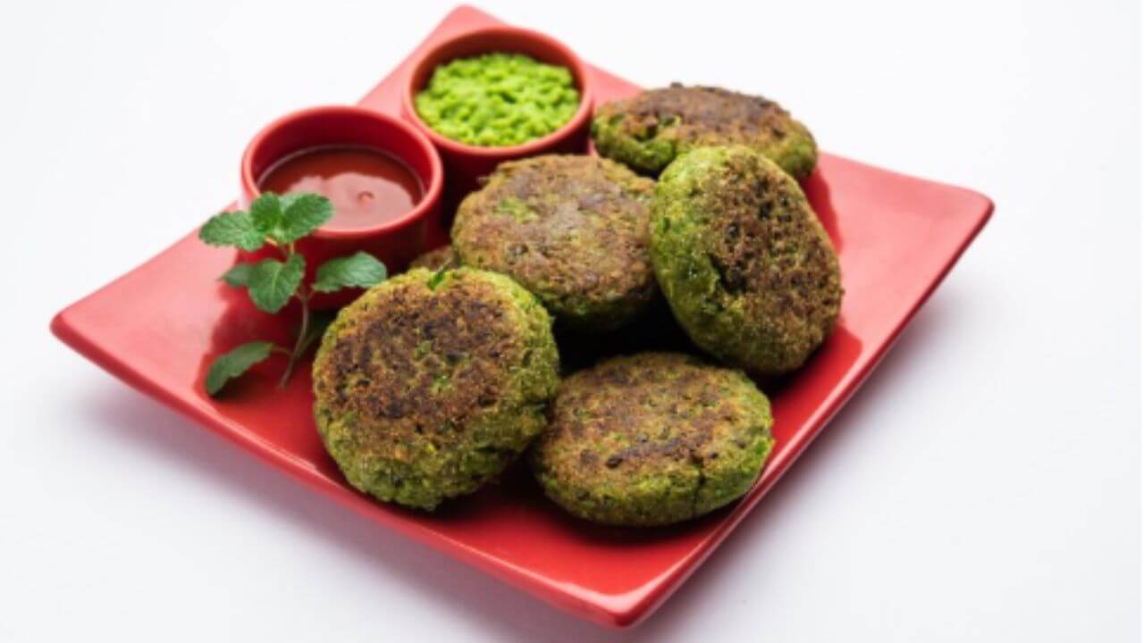 नाश्त्यासाठी बनवा खमंग आणि पौष्टिक मुगाचे कटलेट, जाणून घ्या रेसिपी