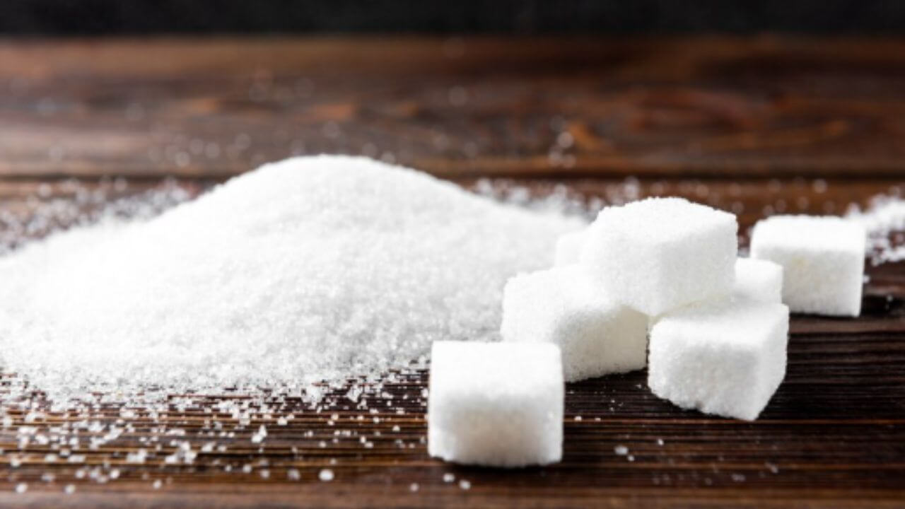महिनाभर साखर खाणे टाळा, शरीरात दिसतील आश्चर्यकारक बदल