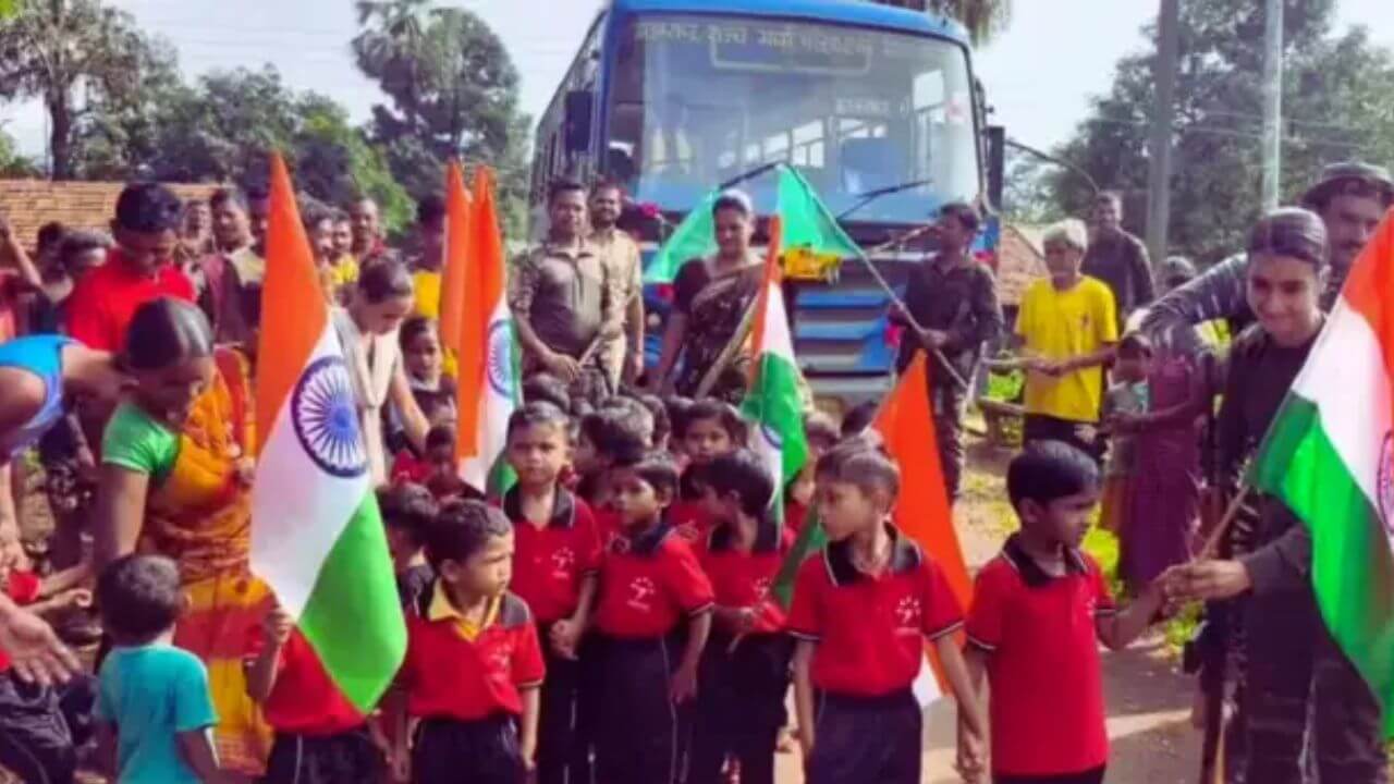 स्वातंत्र्याच्या 78 वर्षांनंतर अबुझमाडच्या मारकनारमध्ये पहिली सरकारी बस पोहोचली; नक्षलवाद्यांची भीती संपणार!