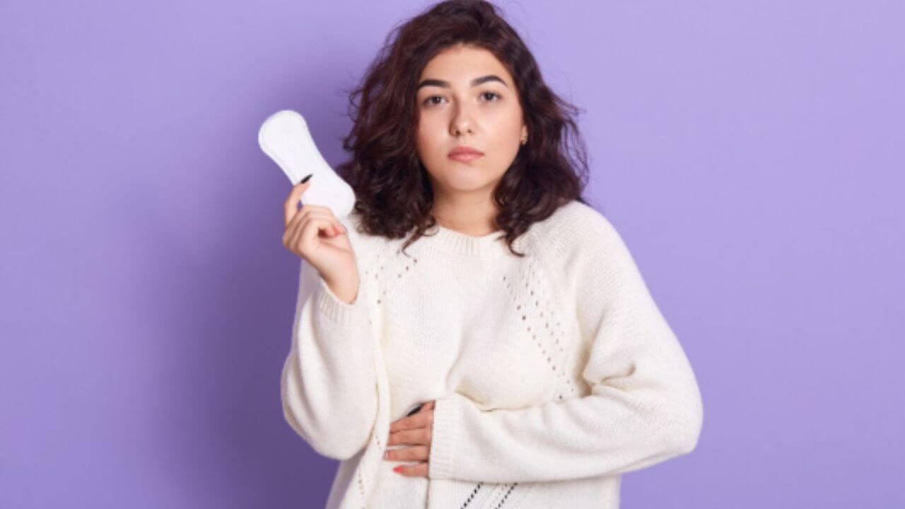 मासिक पाळी अनियमित का येते? जाणून घ्या कारणे आणि घरगुती उपाय