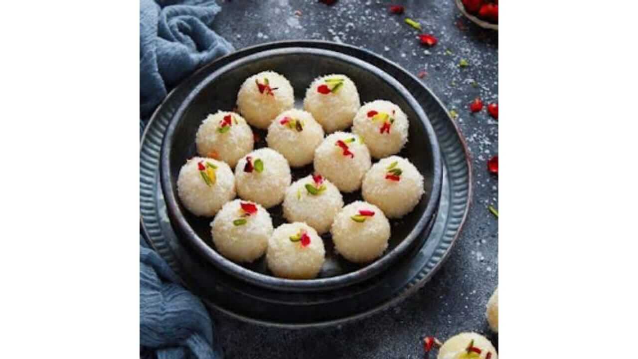 Narali Pournima Special Recipe : नारळी पौर्णिमा स्पेशल, बनवा नारळाचे ड्रायफ्रुट्स लाडू