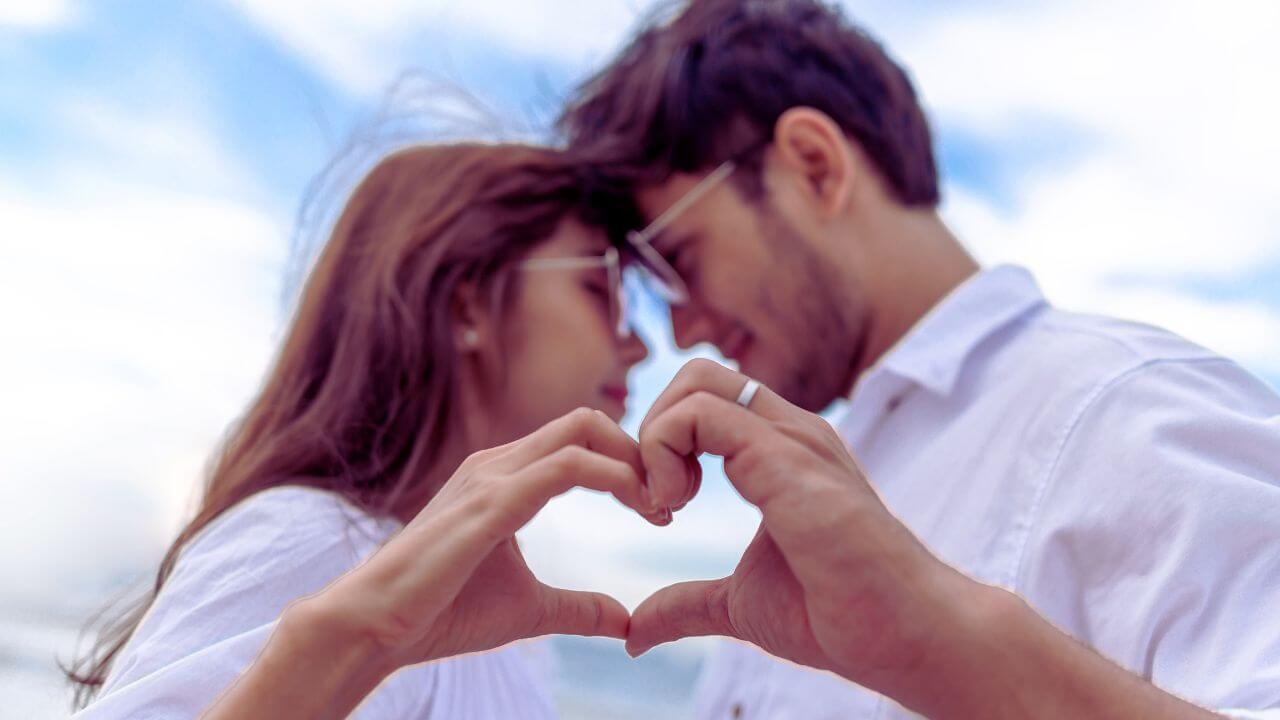 Relationship Coach : Happy Couple मध्ये असतात या ७ सवयी, तुम्हीही करा चेक