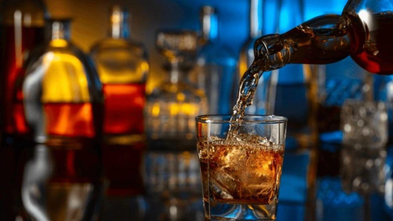 अर्थसंकल्प 2026 : दारू महागली, आता 1000 रुपयांची बाटली कितीला मिळणार?