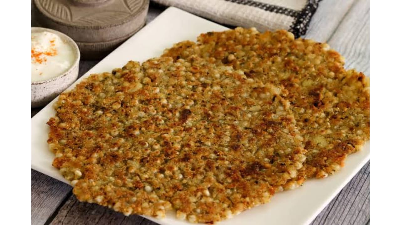 Shravan Special Recipe : श्रावणात उपवासाला ट्राय करा ‘उपवसाचे खुसखुशीत थालीपीठ’ पाहा रेसिपी…