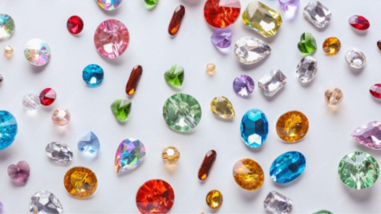 स्पर्धा परीक्षा आणि करिअरसाठी धारण करा ‘ही’ रत्ने, मिळेल घवघवीत यश