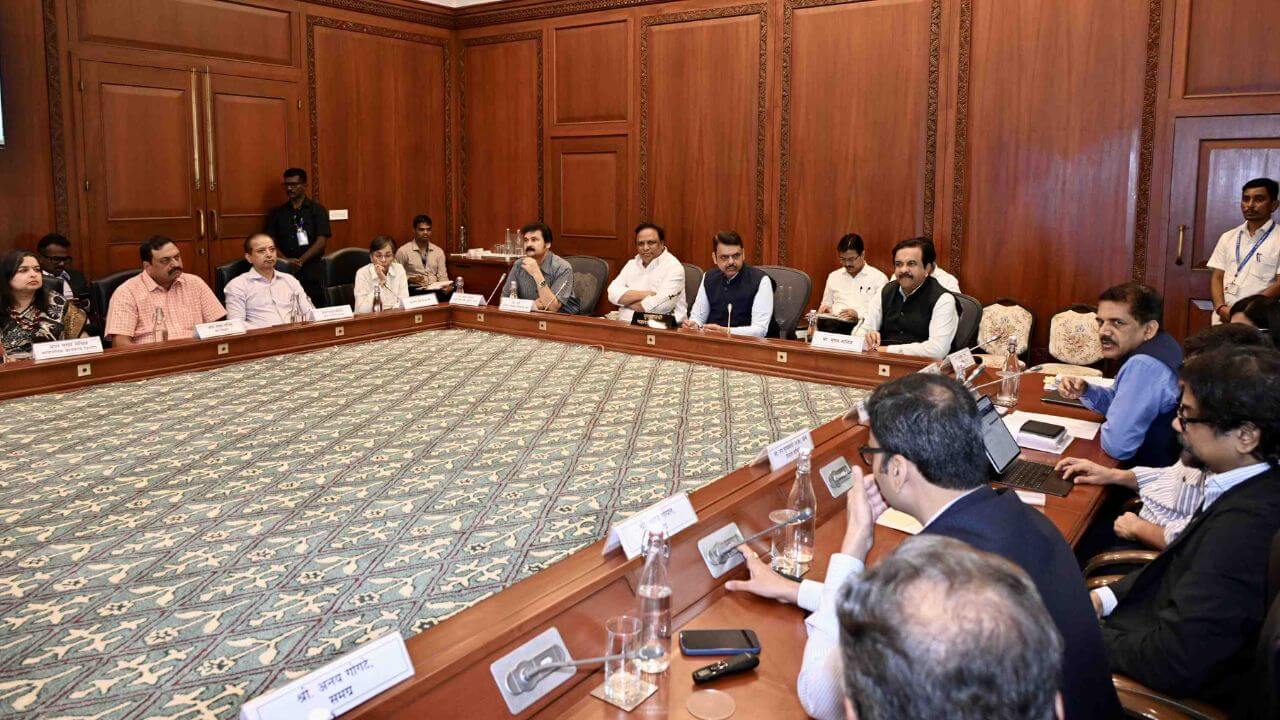 महाराष्ट्रातील जनतेसाठी सरकार टेक्नोसेव्ही, योजनांचे लाभ जलद मिळण्यासाठी ‘आपले सरकार २.०’ पोर्टल ऑक्टोबरमध्ये, काय म्हणाले मुख्यमंत्री फडणवीस?