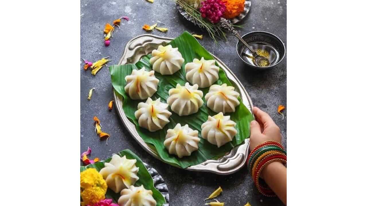 Sankashti Chaturthi 2025 : संकष्टी चतुर्थीला नैवेद्यासाठी बनवा गणपतीला प्रिय असलेला मोदक, पाहा सोपी रेसिपी…