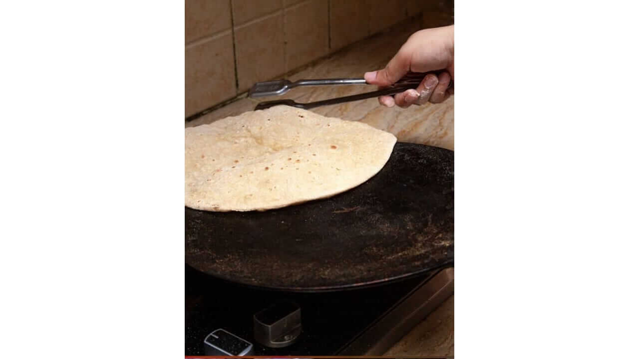 Kojagiri Purnima 2025 : कोजागिरी पौर्णिमेला भाकरी-चपाती बनवणे टाळावे, काय आहे कारण?