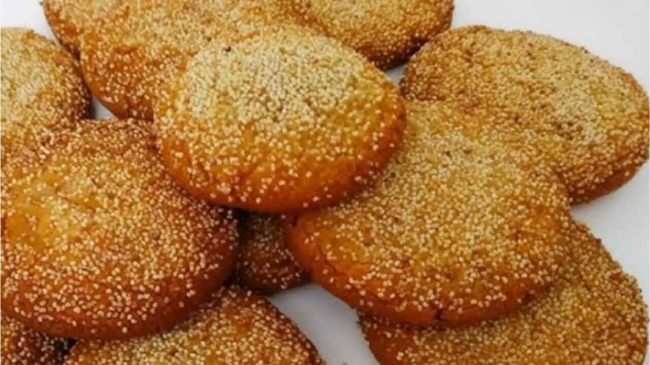 Diwali 2025 : दिवाळीसाठी घरच्या घरी बनवा जाळीदार मऊसूत अनारसे