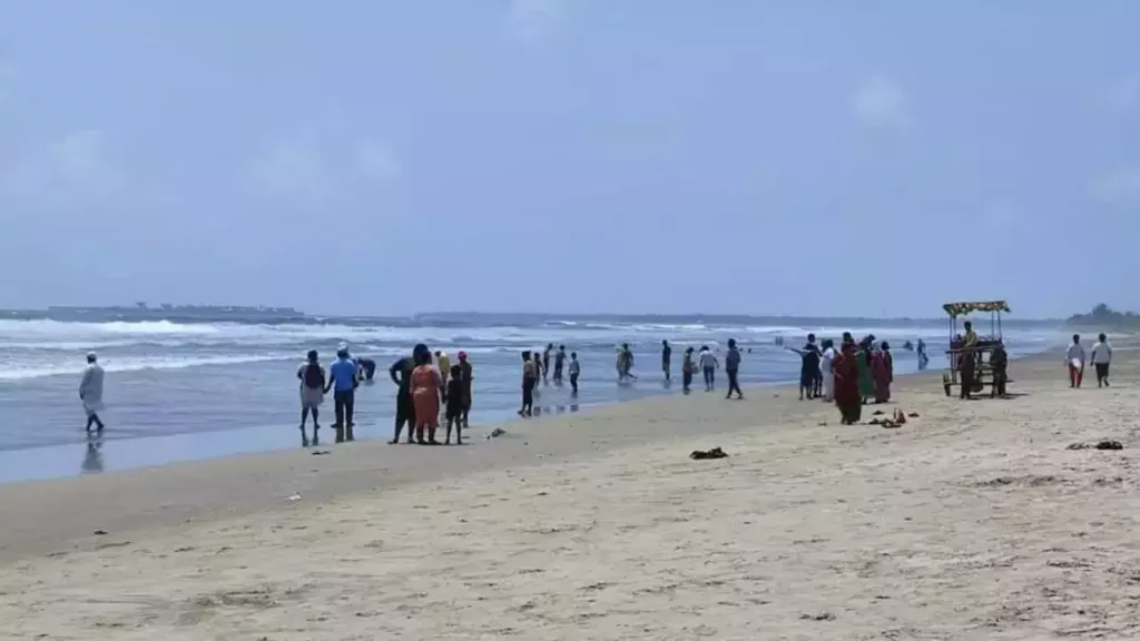 Sindhudurg Tourist Drowned : सिंधुदुर्गात 8 पर्यटक समुद्रात बुडाले; बचावकार्य सुरू