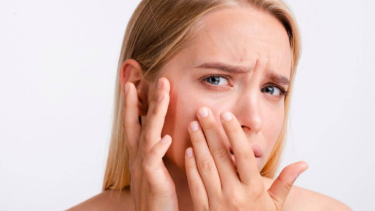 तुमच्याही चेहऱ्यावर सुरकुत्या दिसत आहेत? ‘या’ सोप्या टिप्स फॉलो करून मिळवा चमकदार त्वचा