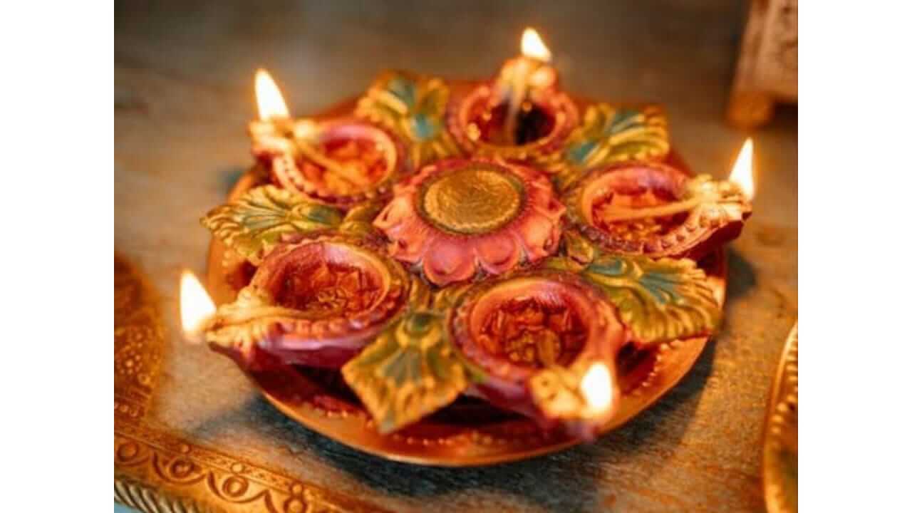 Diwali 2025 : दसऱ्यानंतर 21 दिवसांनीच दिवाळी का साजरी केली जाते? जाणून घ्या