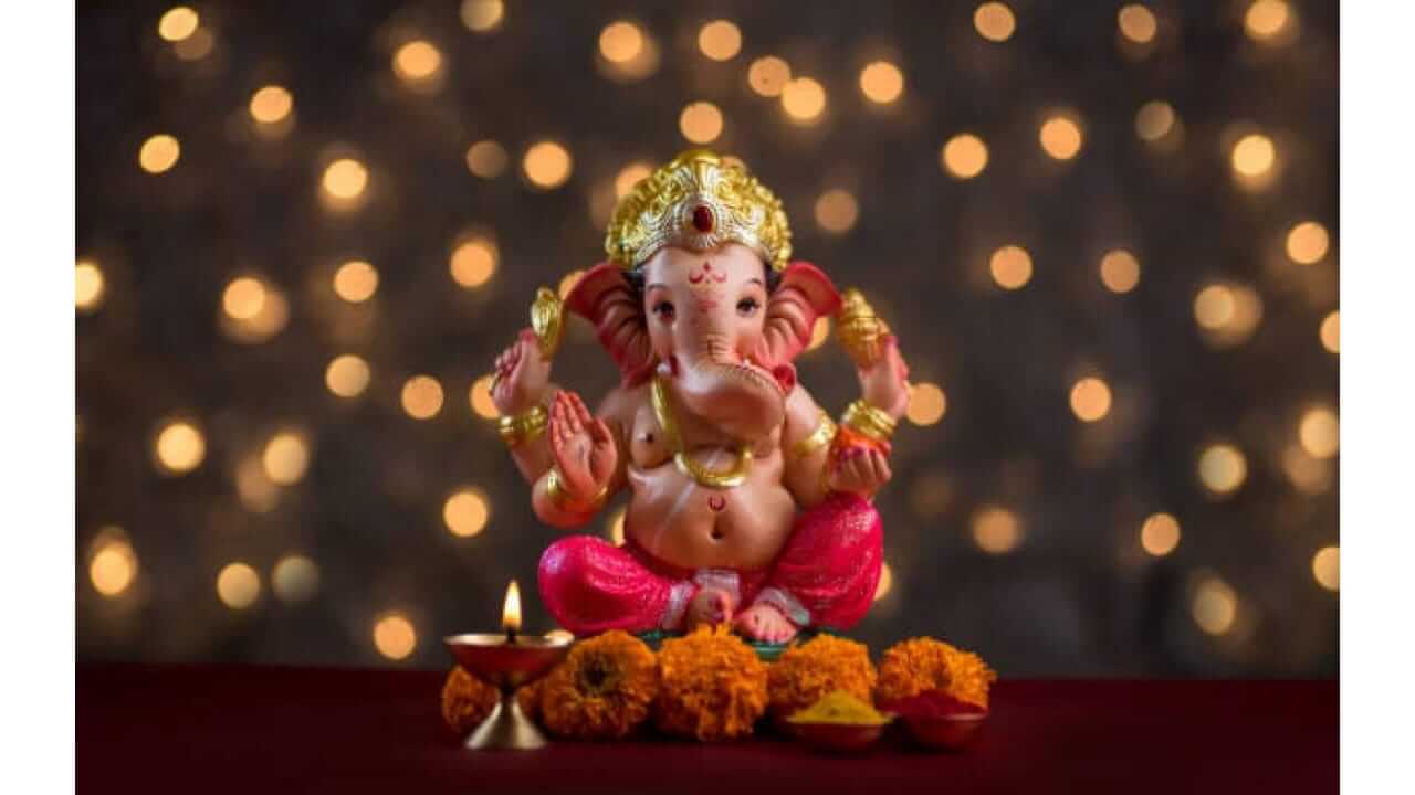 Sankashti Chaturthi 2025 : संकष्टी चतुर्थीला जन्मलेल्या मुलांना द्या बाप्पाची गोंडस नावे