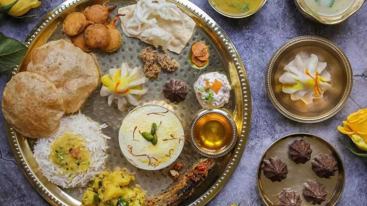 Naivedya : कोणत्या देवाला कोणता नैवेद्य दाखवावा? जाणून घ्या…