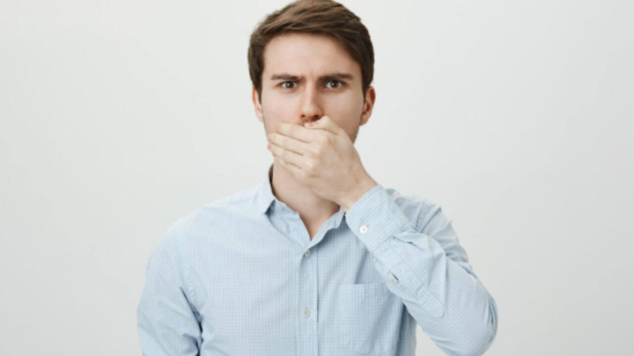 तोंडाची दुर्गंधी दूर करण्यासाठी महागड्या माउथवॉशची गरज नाही, ‘हे’ आयुर्वेदिक उपाय करतील मदत