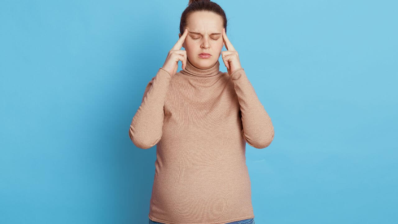 प्रेग्नेन्सीमध्ये सतत होतेय डोकेदुखी? ‘या’ घरगुती उपायाने मिळेल आराम