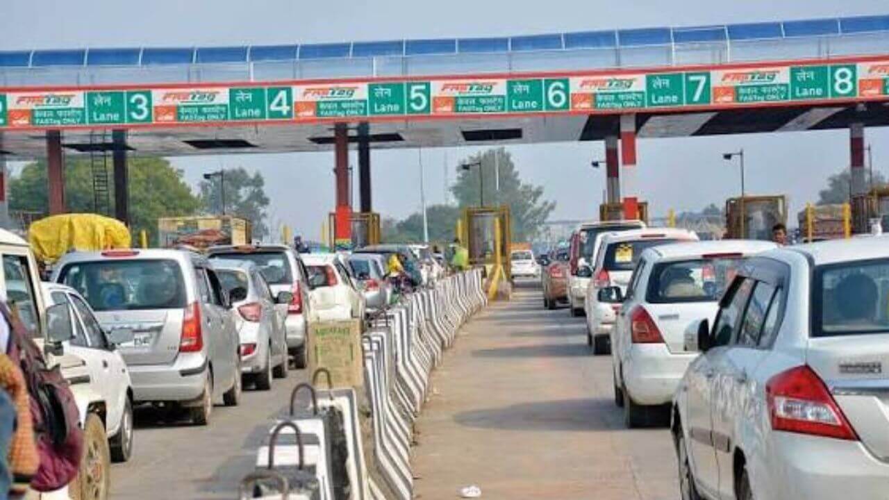 Free Toll : या प्रवाशांना Toll Free!! सरकारने दिली खुशखबर