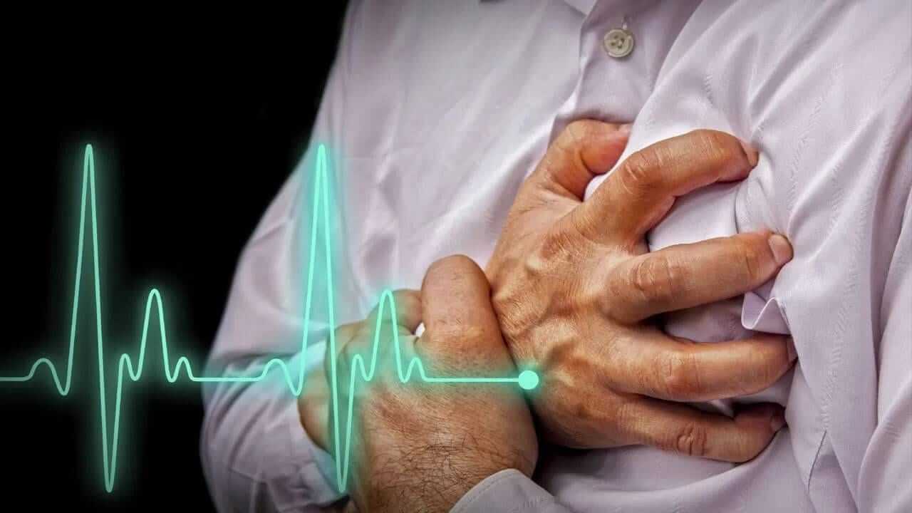 Heart Attack : हिवाळ्यात हार्ट अटॅकचा धोका दुप्पट, ‘ही’ लक्षणे दिसली तर येऊ शकतो हार्ट अटॅक…