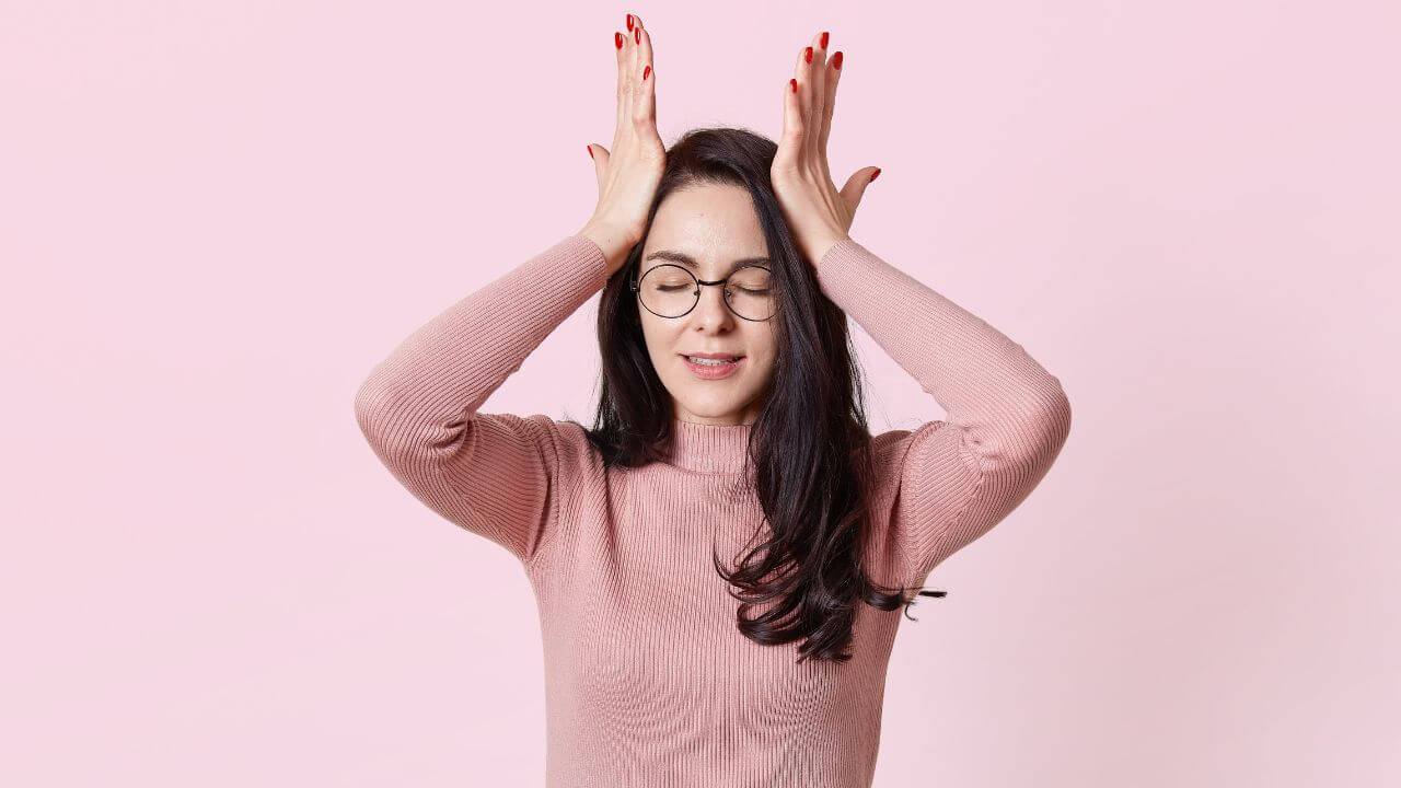 महिलांमध्ये मूड स्विंग्स निर्माण करतात ‘हे’ हार्मोन्स, जाणून घ्या कसे नियंत्रित करावे