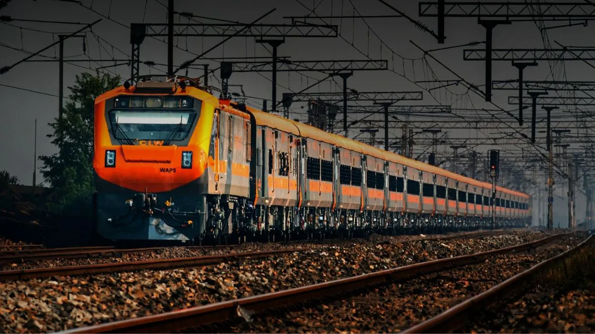 एका ट्रेनमध्ये किती बाटल्या दारू वाहून नेल्या जाऊ शकतात? रेल्वेचे नियम काय आहेत?