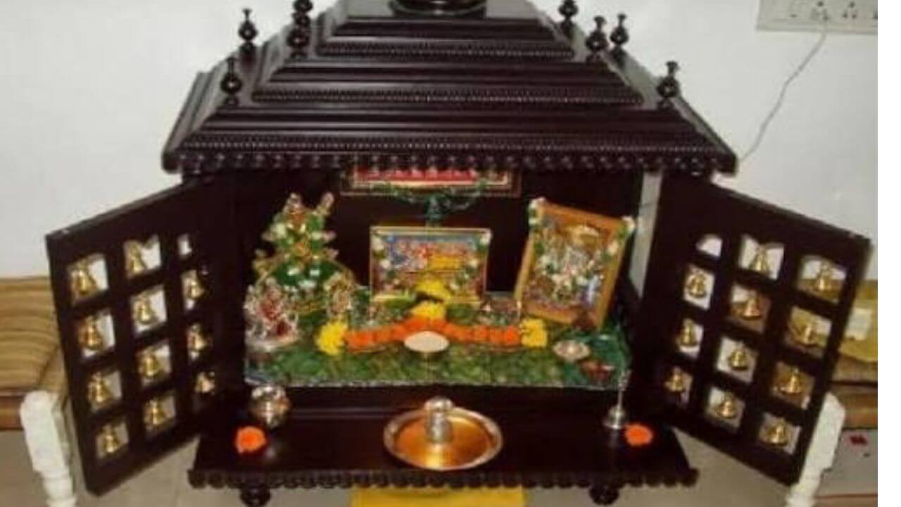 घरात चुकूनही आणू नका या देवाची मूर्ती; अन्यथा होईल मोठं नुकसान