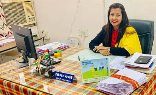 Twitter पर ट्रेंड कर रही राजगढ़ की डिप्टी कलेक्टर प्रिया वर्मा, जमकर VIDEO हो रहे वायरल