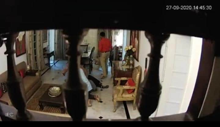 स्पेशल डीजी पुरुषोत्तम शर्मा का पत्नी से पिटाई का वीडियो वायरल, बेटे ने गृहमंत्री से की शिकायत