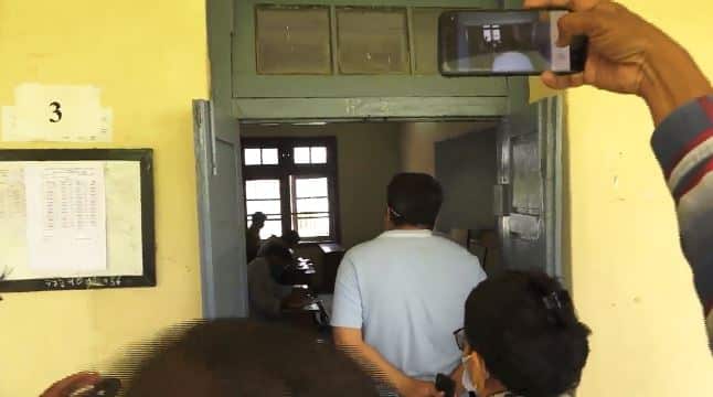 MPPSC: कोरोना पॉजिटिव छात्र भी परीक्षा में हुए शामिल, PPE कीट पहन पहुंचे सेंटर