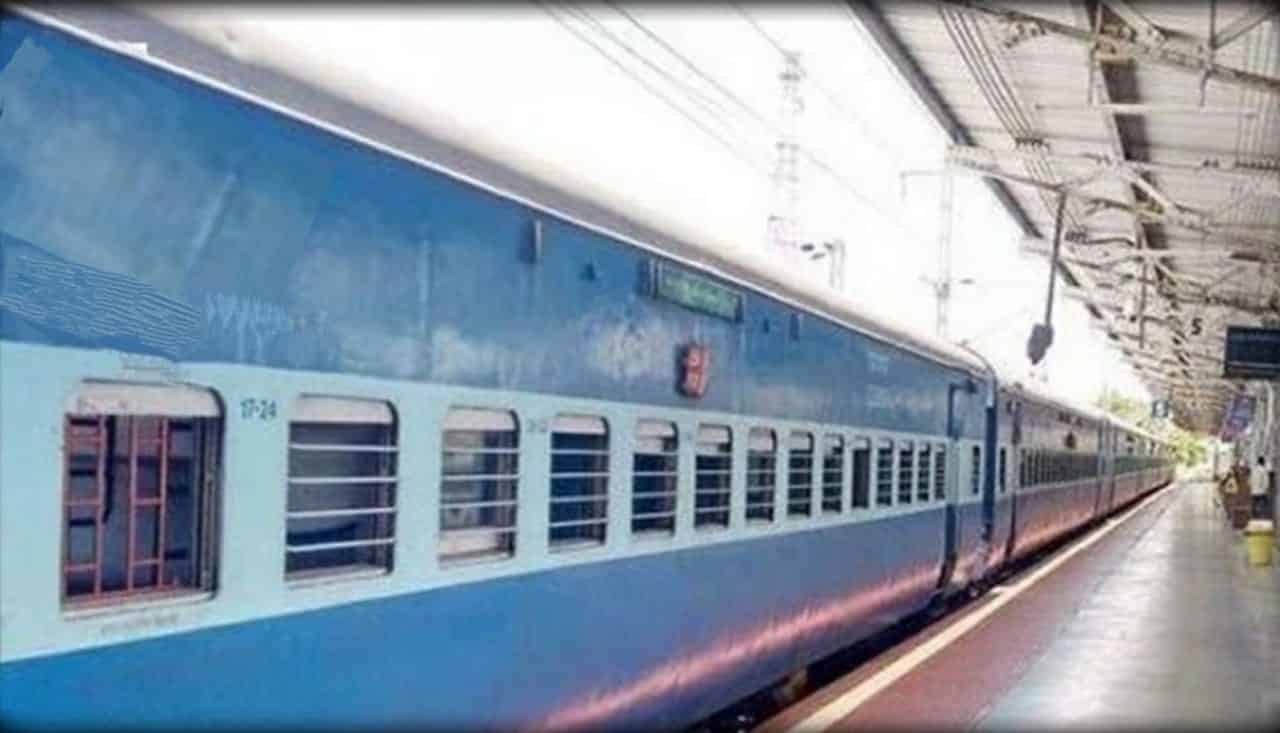 MP News: दानापुर-सिकंदराबाद एक्सप्रेस की बोगी में लगी आग, बड़ा रेल हादसा टला