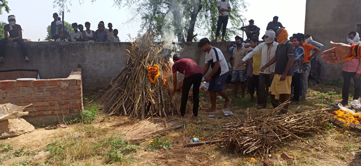 भिण्ड : शहीद आलोक शर्मा को पैतृक गांव में दी गई अंतिम विदाई