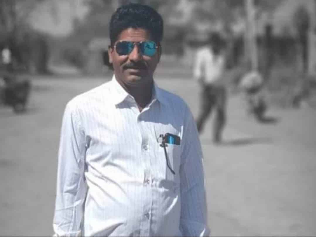 अवैध रूप से किये गए ब्लास्ट से सचिव की मौत, गोली की रफ्तार से लगा पत्थर