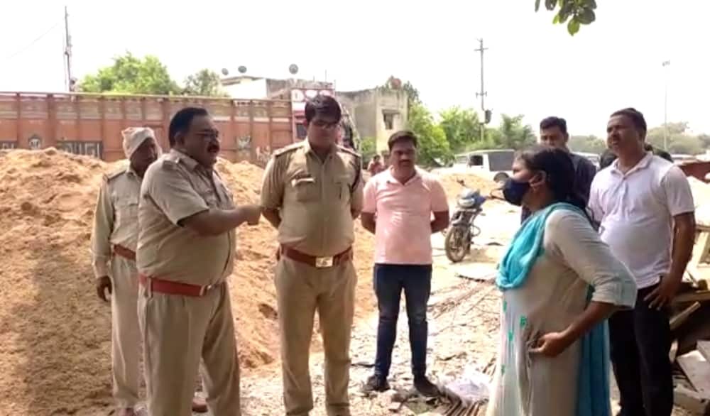 खूब लड़ी मर्दानी! रेत के खेल मे खेत रही Lady Singham महिला अधिकारी