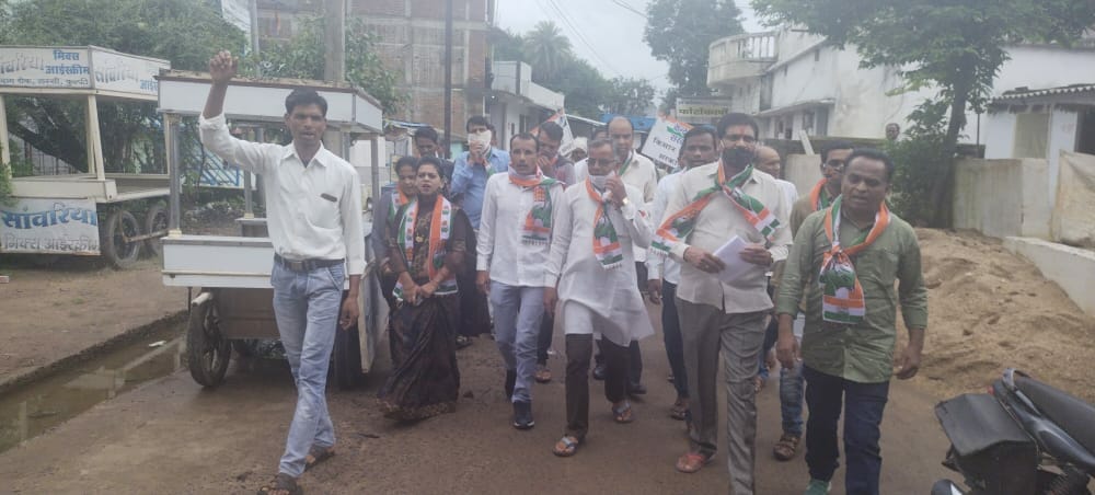 Chhindwara: मजदूरों से 12 सूत्रीय मांगों को लेकर कांग्रेस ने राज्यपाल के नाम तहसीलदार को सौंपा ज्ञापन