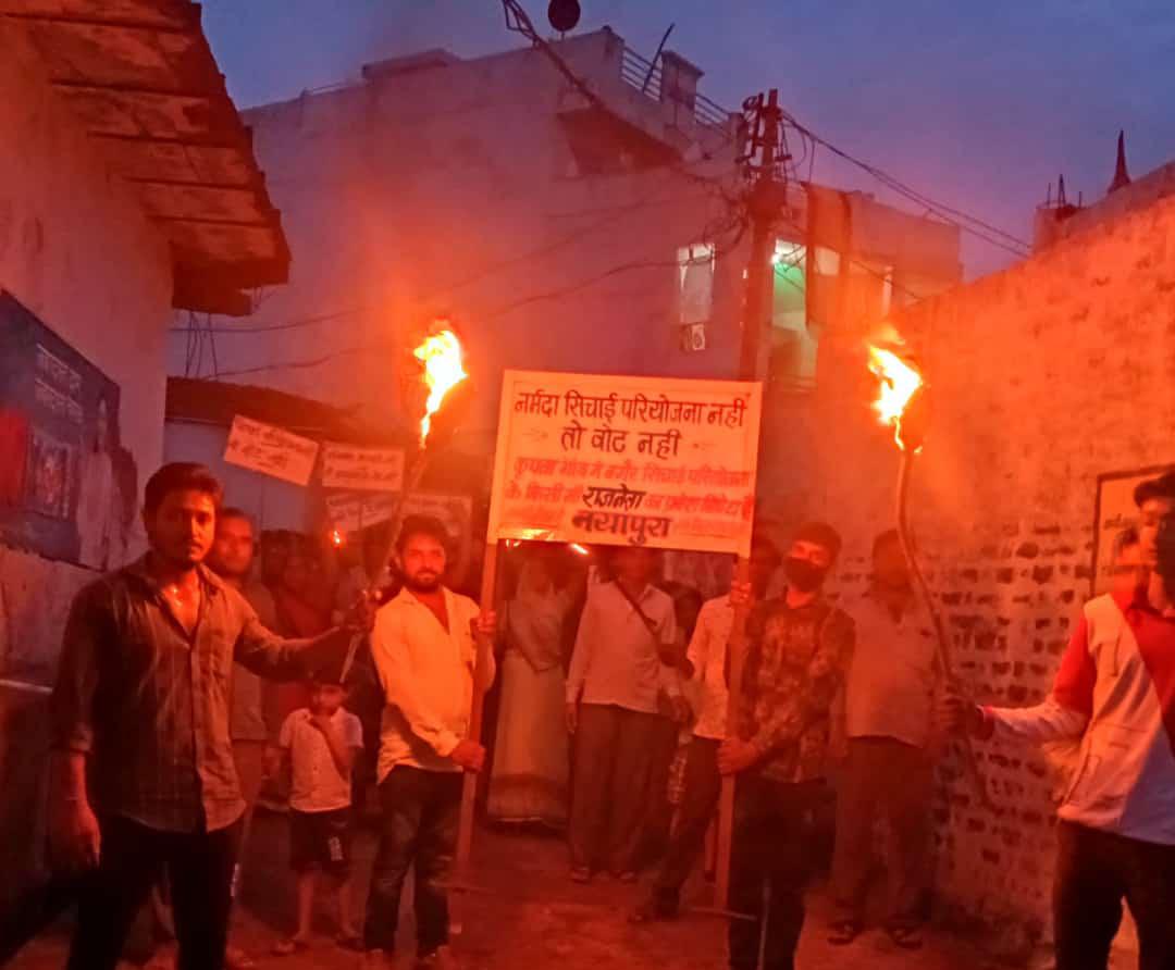 उपचुनाव से पहले इस गांव में लगे पोस्टर, ग्रामीणों ने जनप्रतिनिधियों के प्रवेश पर लगाई रोक