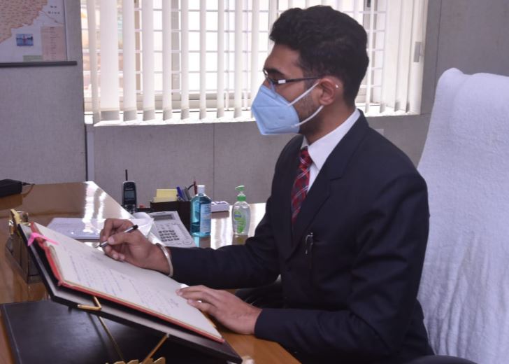 बैतूल कलेक्टर की दो टूक-निकम्मे कर्मचारी होंगे दंडित, पटवारी भी होंगे बर्खास्त